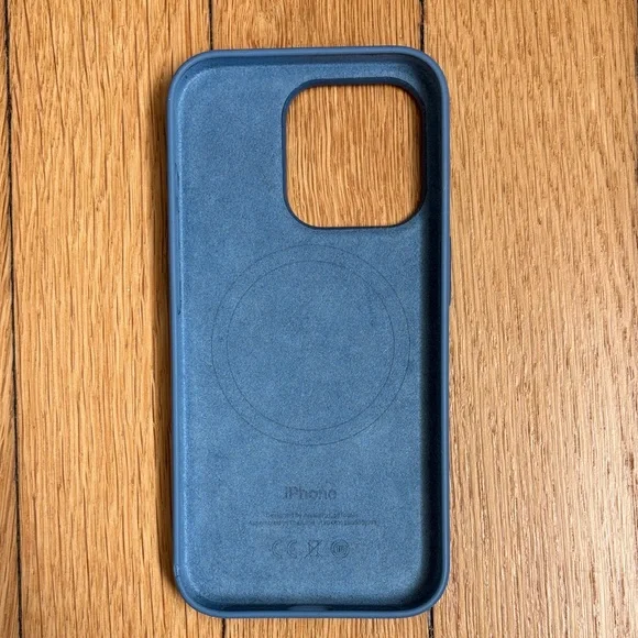 Apple iPhone 15 Pro MagSafe Case - Picture 2 of 3